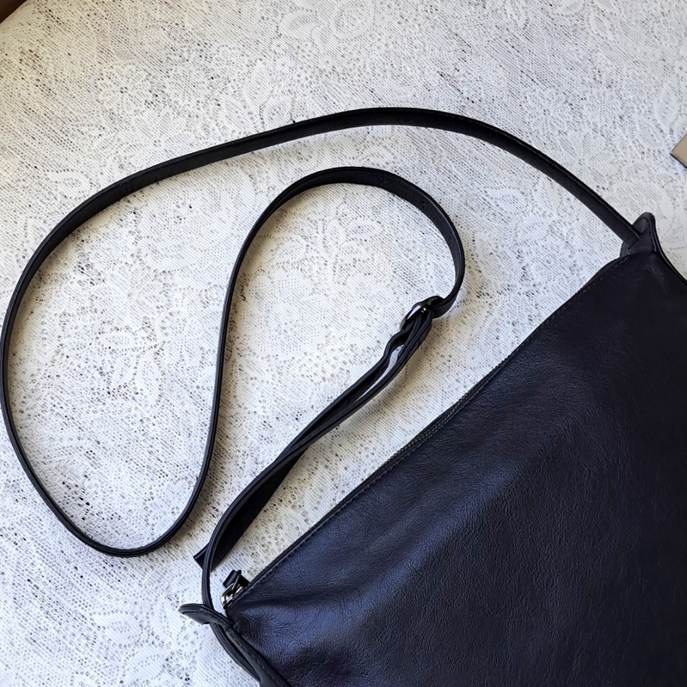 📢Sold‼️ Thacker New York Black Leather Sling Half Moon Hobo Crossbody Bag - Picture 6 of 15